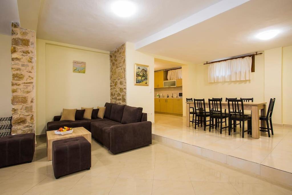 Villa Petrini Spiti Pyrgadikia