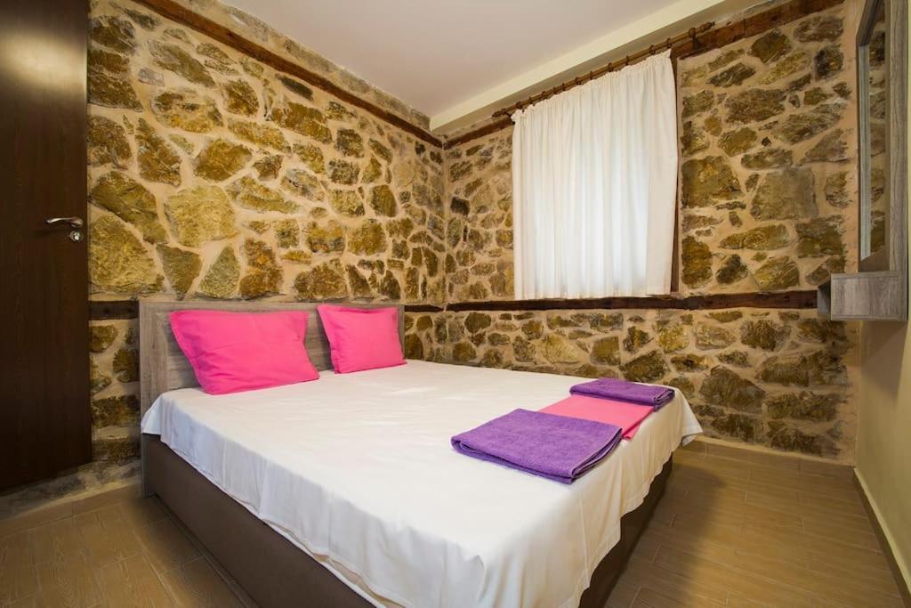 Petrini Spiti Villa *