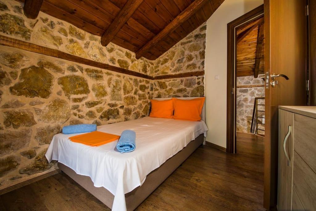 Petrini Spiti Villa *