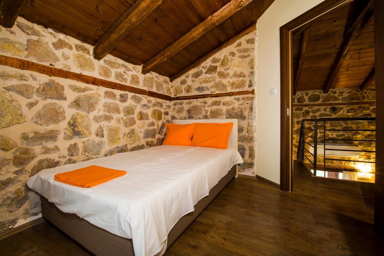 Petrini Spiti * Pyrgadikia