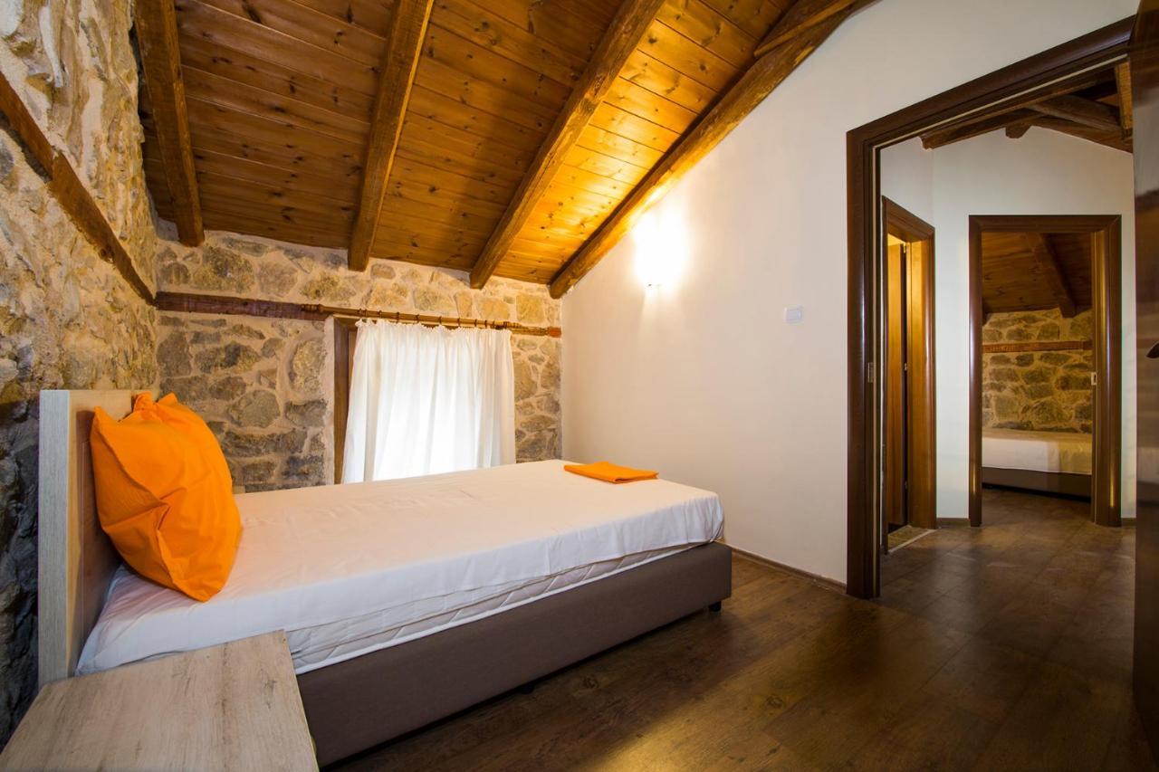 Petrini Spiti Villa