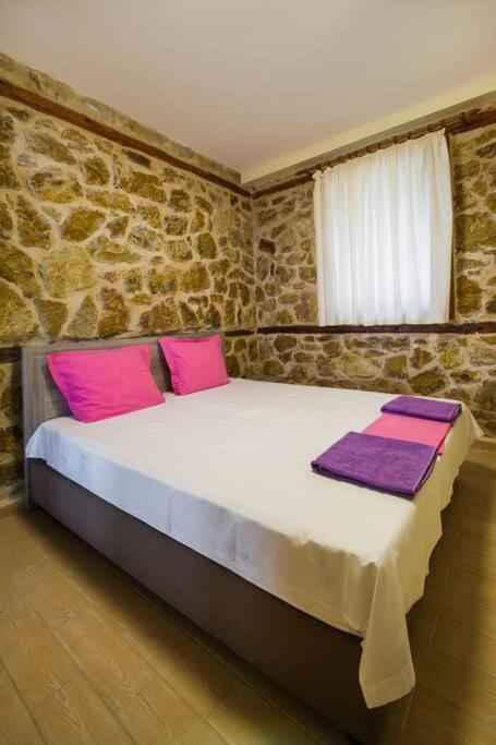 Petrini Spiti Villa *